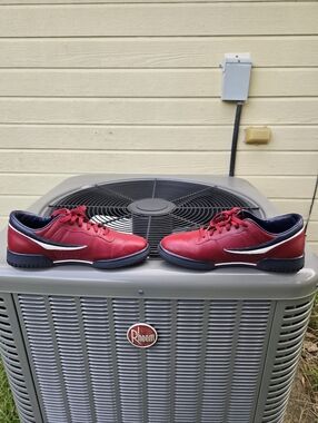 Fila Men's Burgundy and Blue Low-Top Sneakers